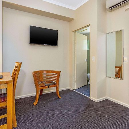 Quality Hotel Darwin Airport Dış mekan fotoğraf A typical studio apartment