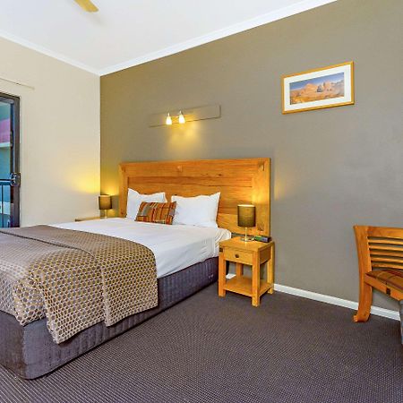 Quality Hotel Darwin Airport Dış mekan fotoğraf A room at the hotel