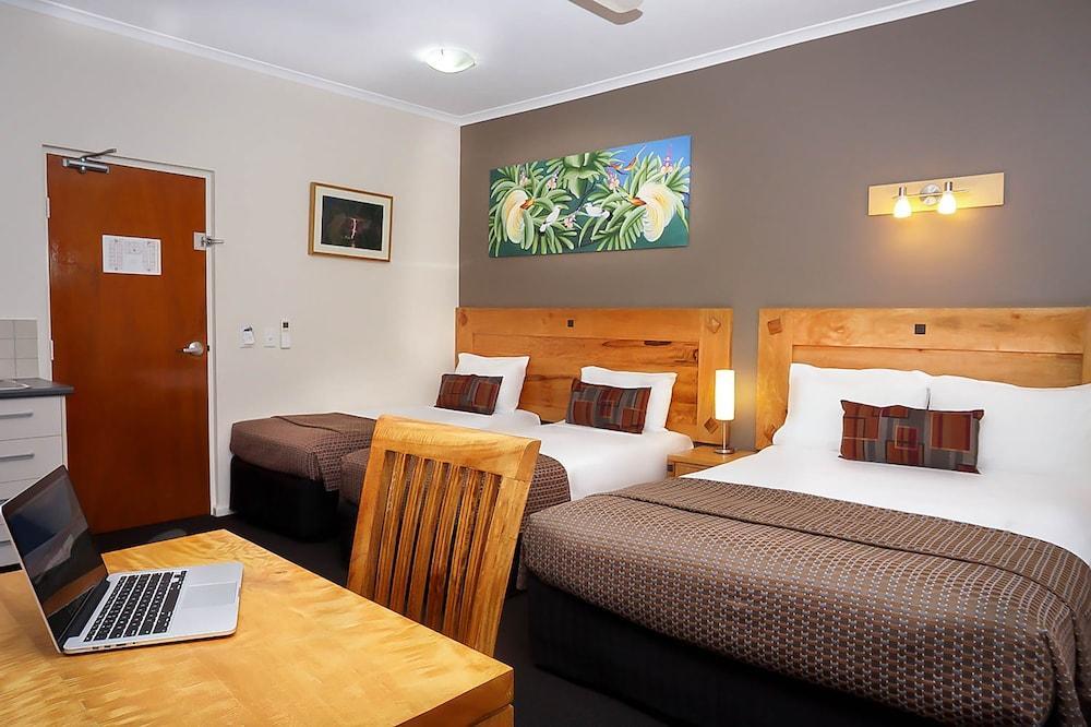 Quality Hotel Darwin Airport Dış mekan fotoğraf A typical motel room