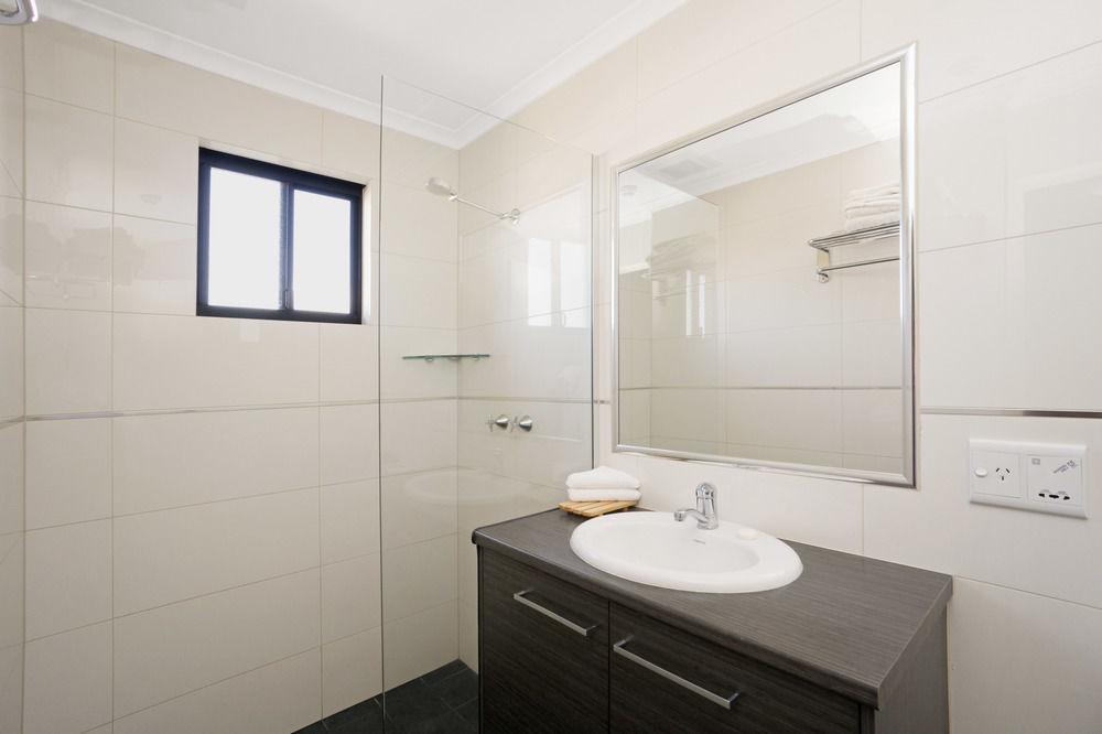 Quality Hotel Darwin Airport Dış mekan fotoğraf Bathroom