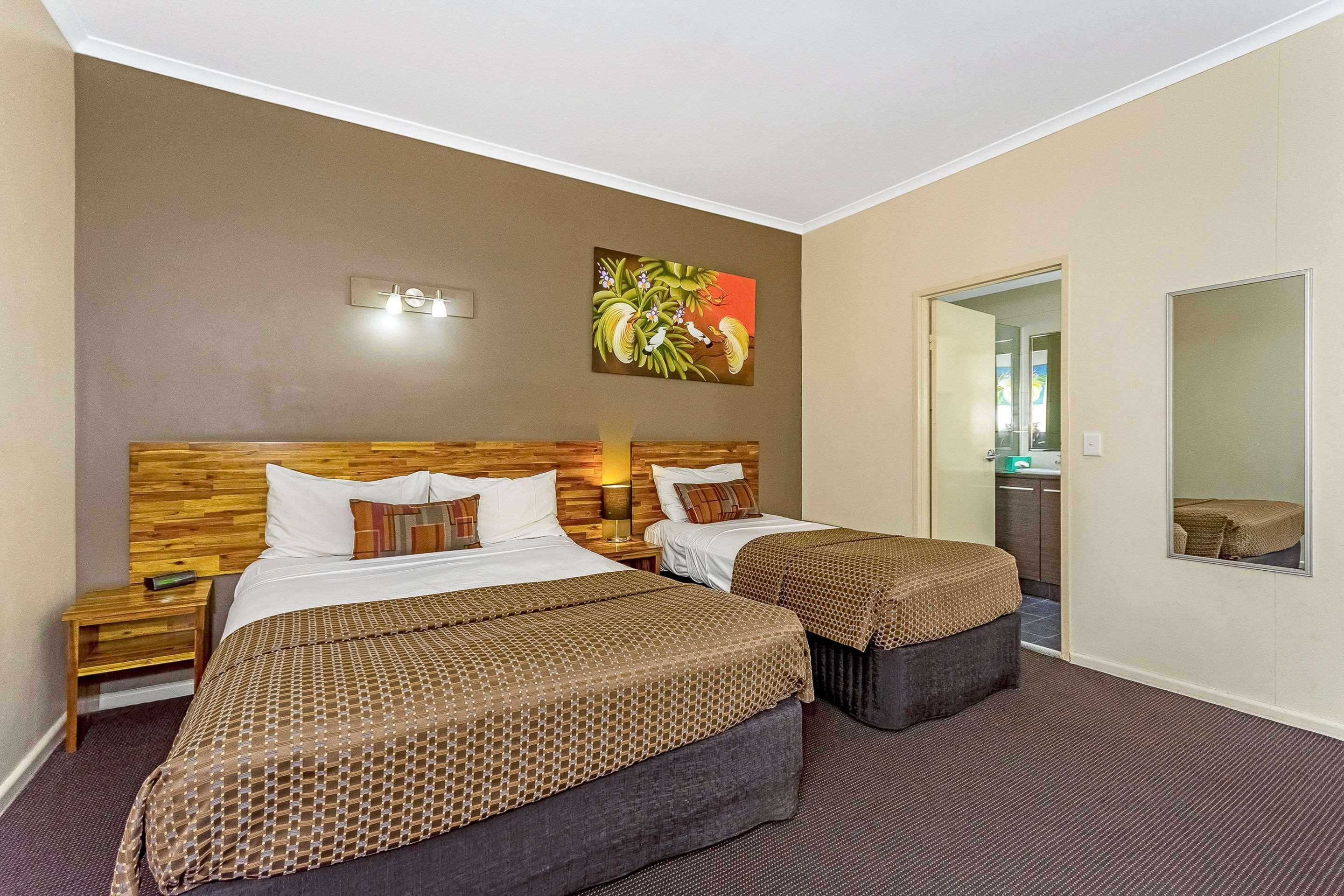 Quality Hotel Darwin Airport Dış mekan fotoğraf A typical motel room