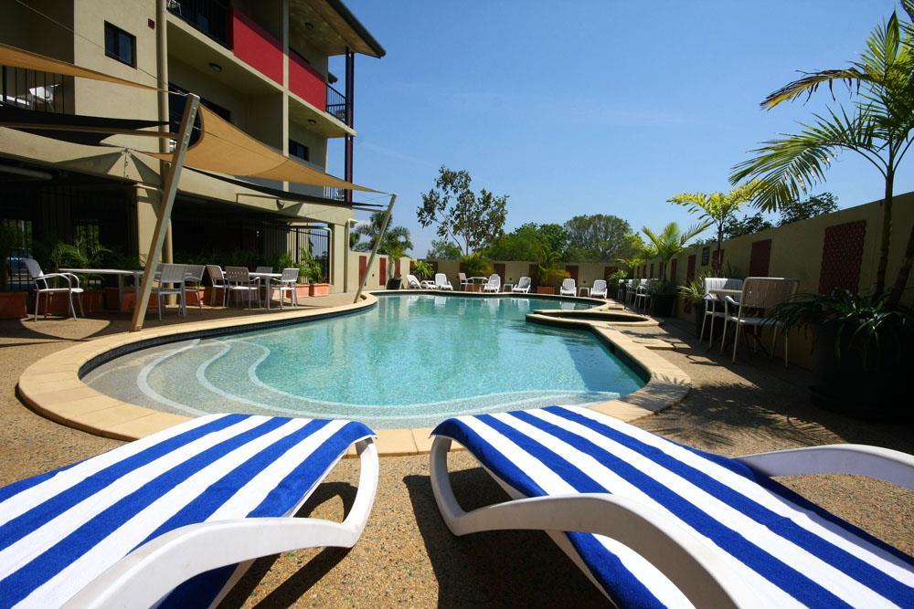 Quality Hotel Darwin Airport Dış mekan fotoğraf The pool at the Mantra on the Lake