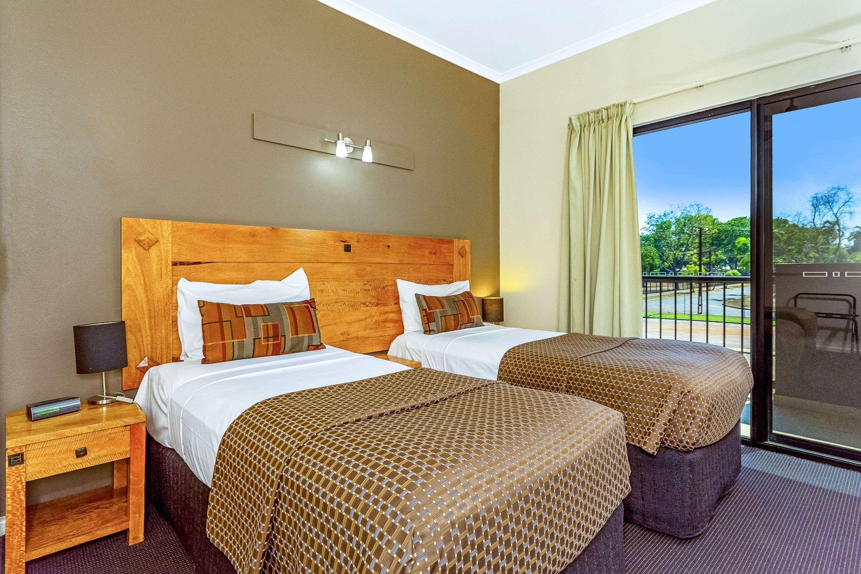 Quality Hotel Darwin Airport Dış mekan fotoğraf A typical room at the Mantra on Lake