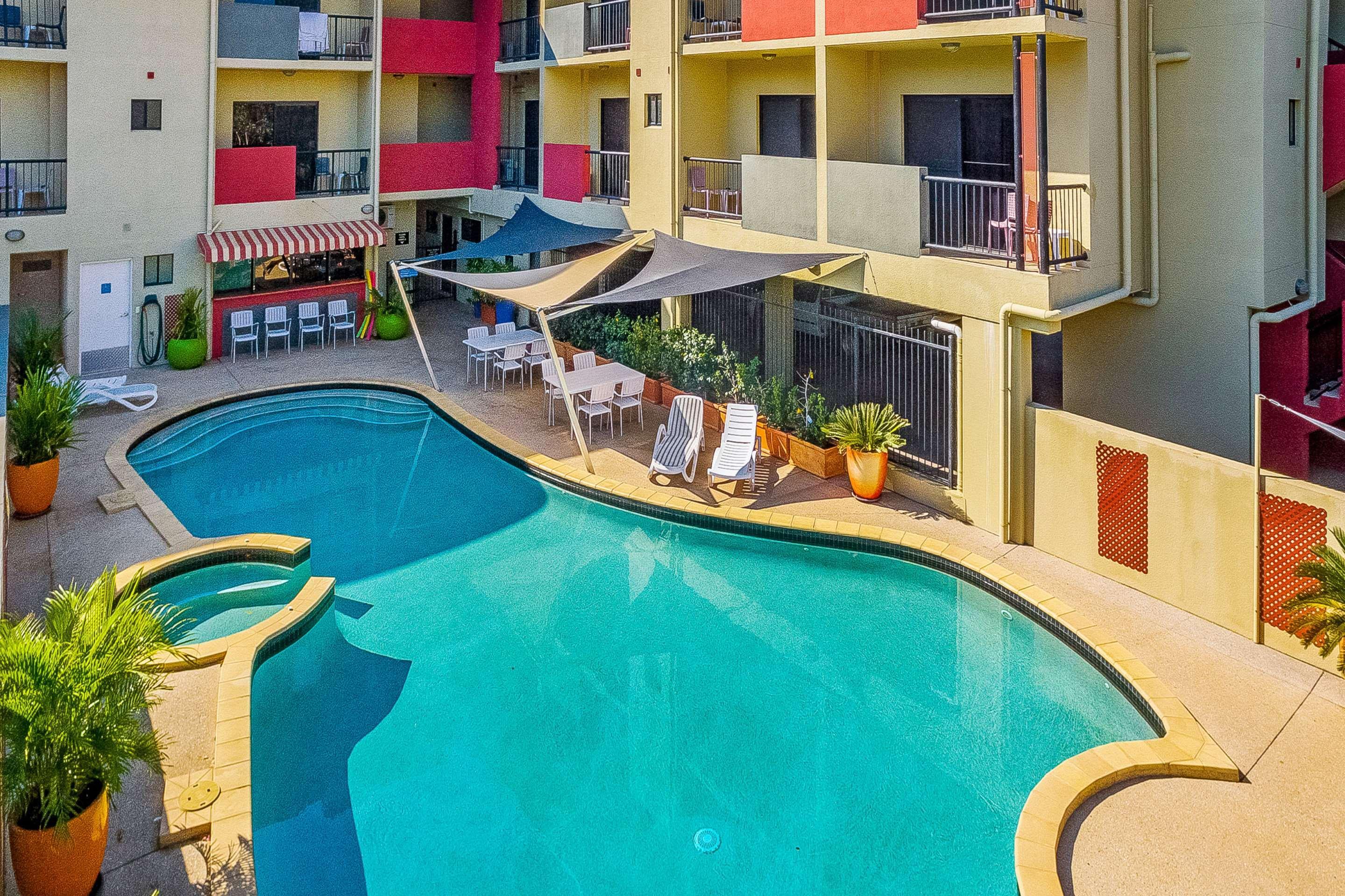 Quality Hotel Darwin Airport Dış mekan fotoğraf The pool at the Mantra on Lake