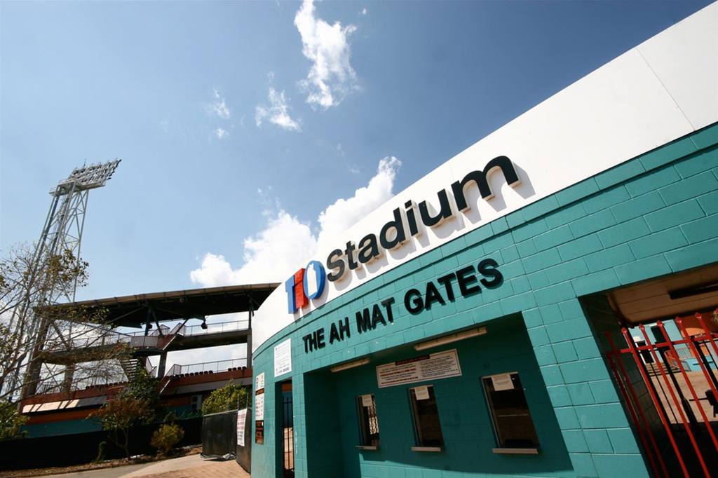 Quality Hotel Darwin Airport Konforlar fotoğraf The Ah Ma gates at the Melbourne Cricket Ground