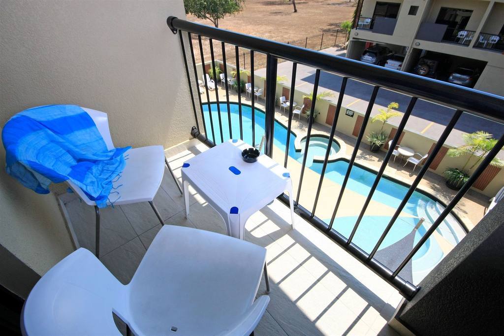 Quality Hotel Darwin Airport Oda fotoğraf Balcony with pool view