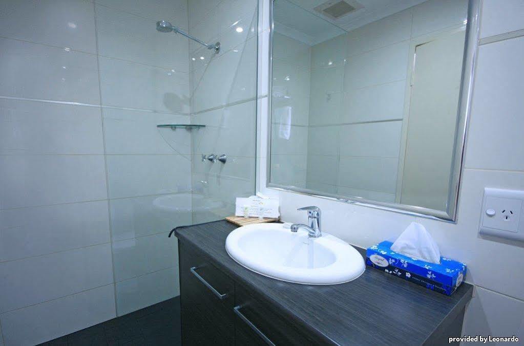 Quality Hotel Darwin Airport Dış mekan fotoğraf Bathroom